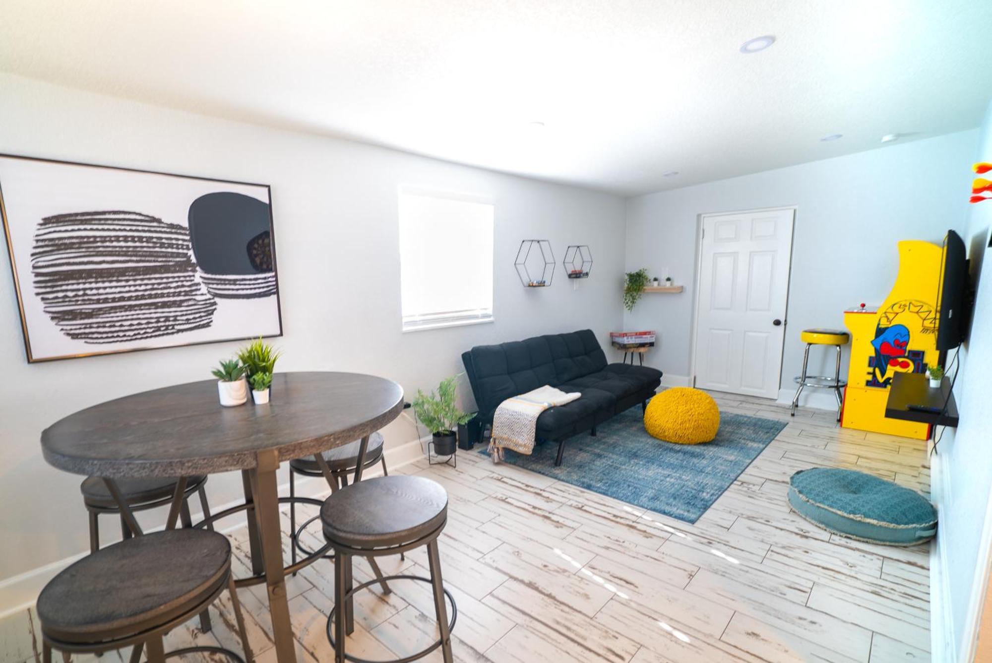 Chic & Stylish Location *
