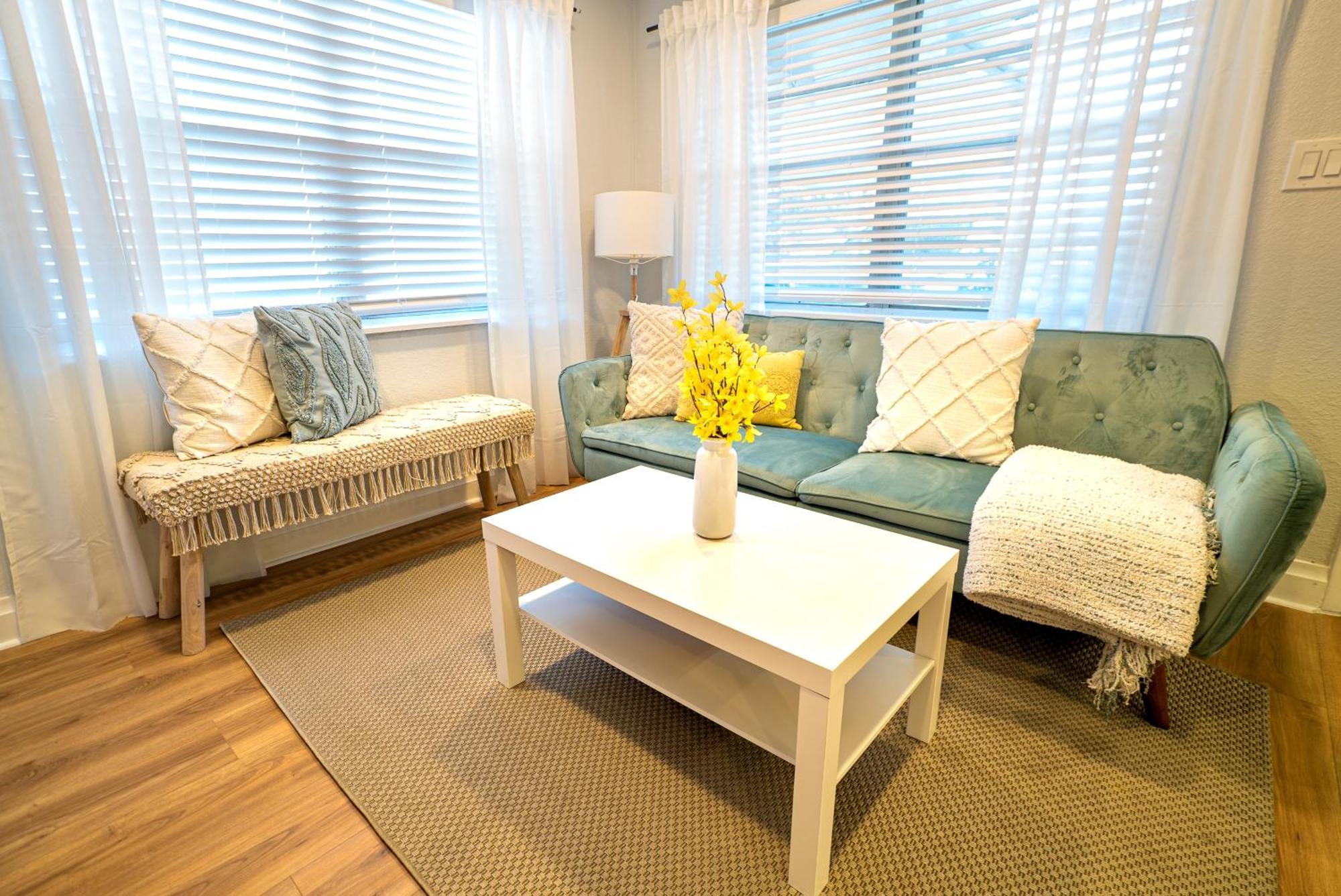 Chic & Stylish Location