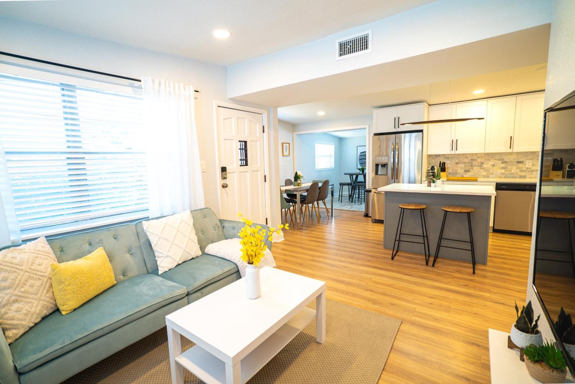 Chic & Stylish Location Tampa